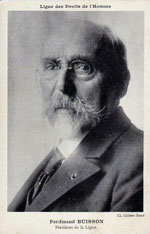 Figure 1 : Ferdinand Buisson (1841-1932). Il est directeur de l’enseignement scolaire de 1879 à 1897 et participe à l’élaboration des lois Ferry. Dreyfusard, il est en 1898 l’un des fondateurs de la Ligue des droits de l’Homme, qu’il préside de 1913 à 1926. Après la Première Guerre, il est un fervent promoteur de la création de la Société des Nations et du rapprochement franco-allemand : c’est notamment pour cette raison qu’il obtient le Prix Nobel de la paix en 1927, conjointement avec l’écrivain et homme politique allemand Ludwig Quidde (1858-1941).