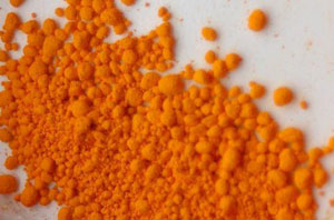 Figure 3 : Flocules d’oxyde de mercure, à nouveau (WikiCommons auteur Materialscientist)