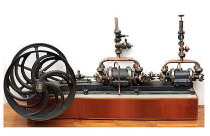 Figure 4. Compresseur de Cailletet à plongeur de mercure utilisé par Kamerlingh Onnes pour compresser de l’hélium jusqu’à 100 bars. Il est exposé au musée de Boerhaave près de Leyde dans la salle dédiée à la liquéfaction de l’hélium (Photo Boerhave Museum, Leyde, Pays-Bas)